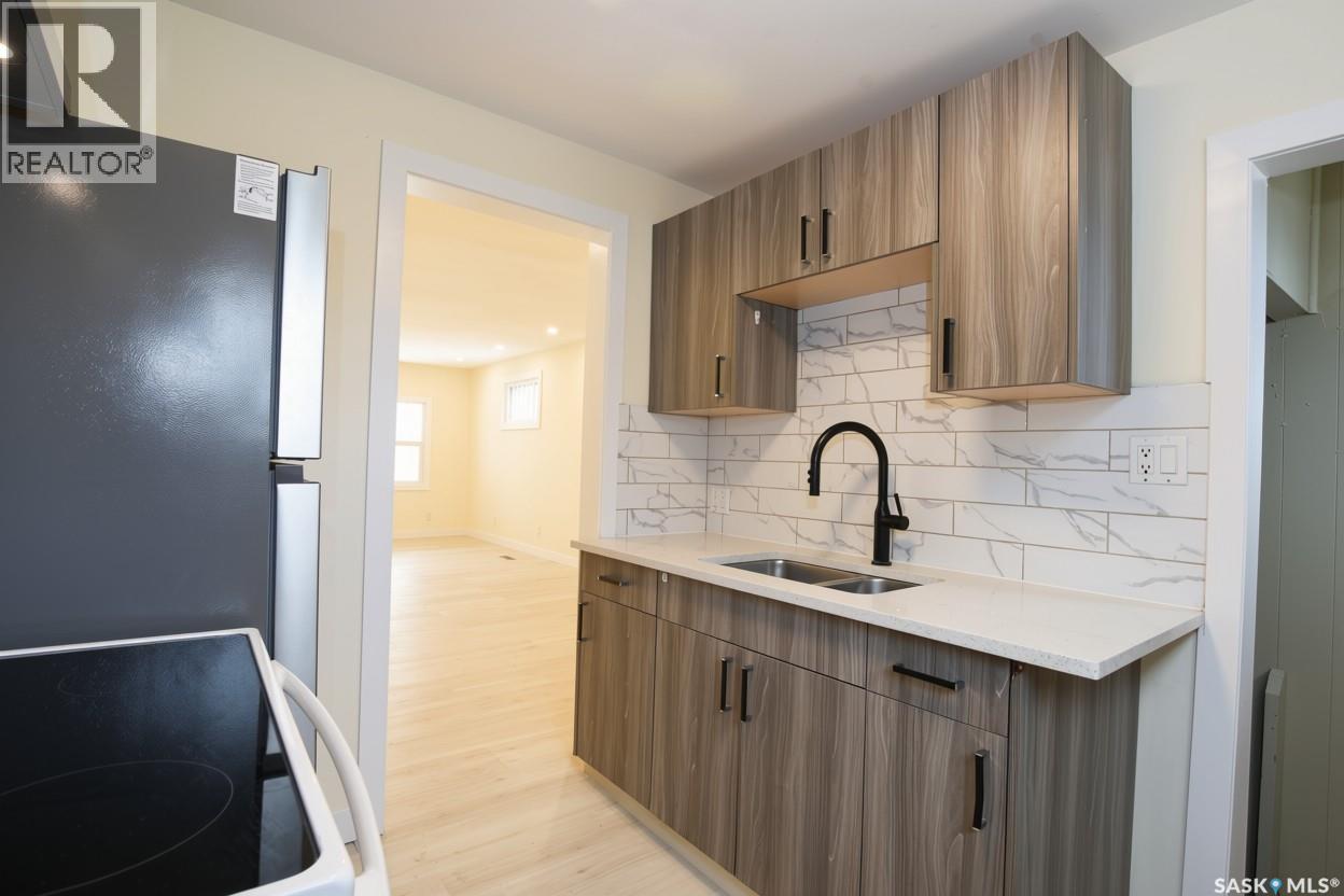 815 Elphinstone Street Property Photo 11