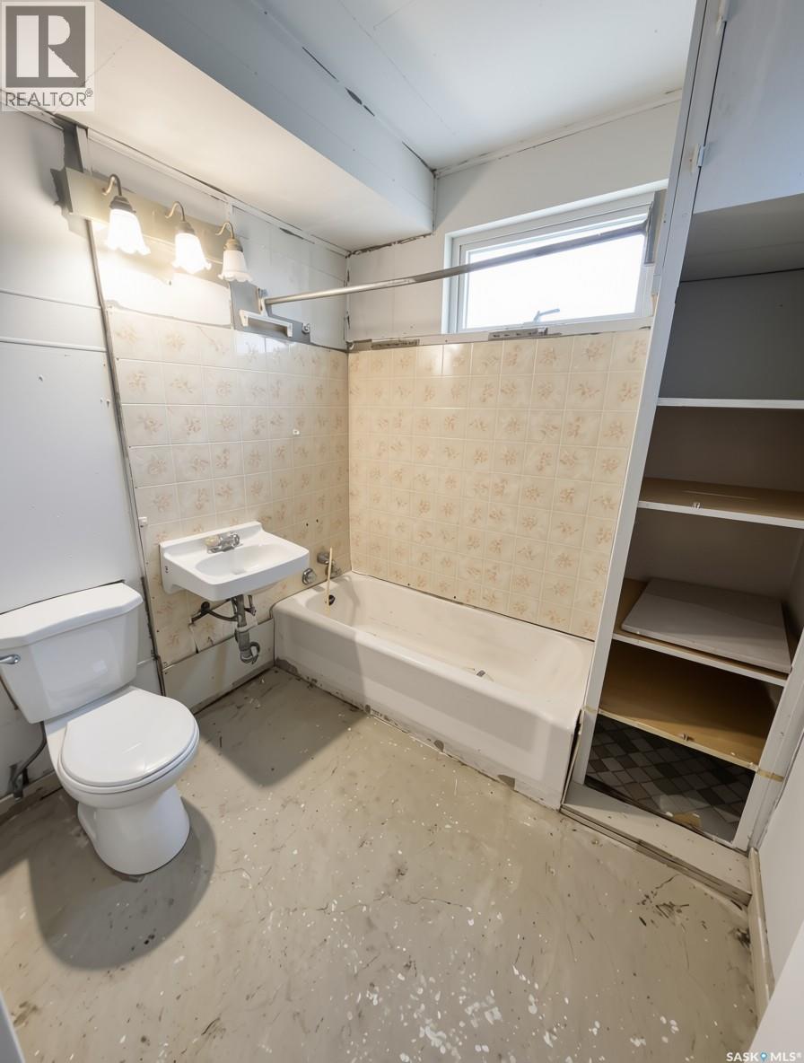 815 Elphinstone Street Property Photo 13
