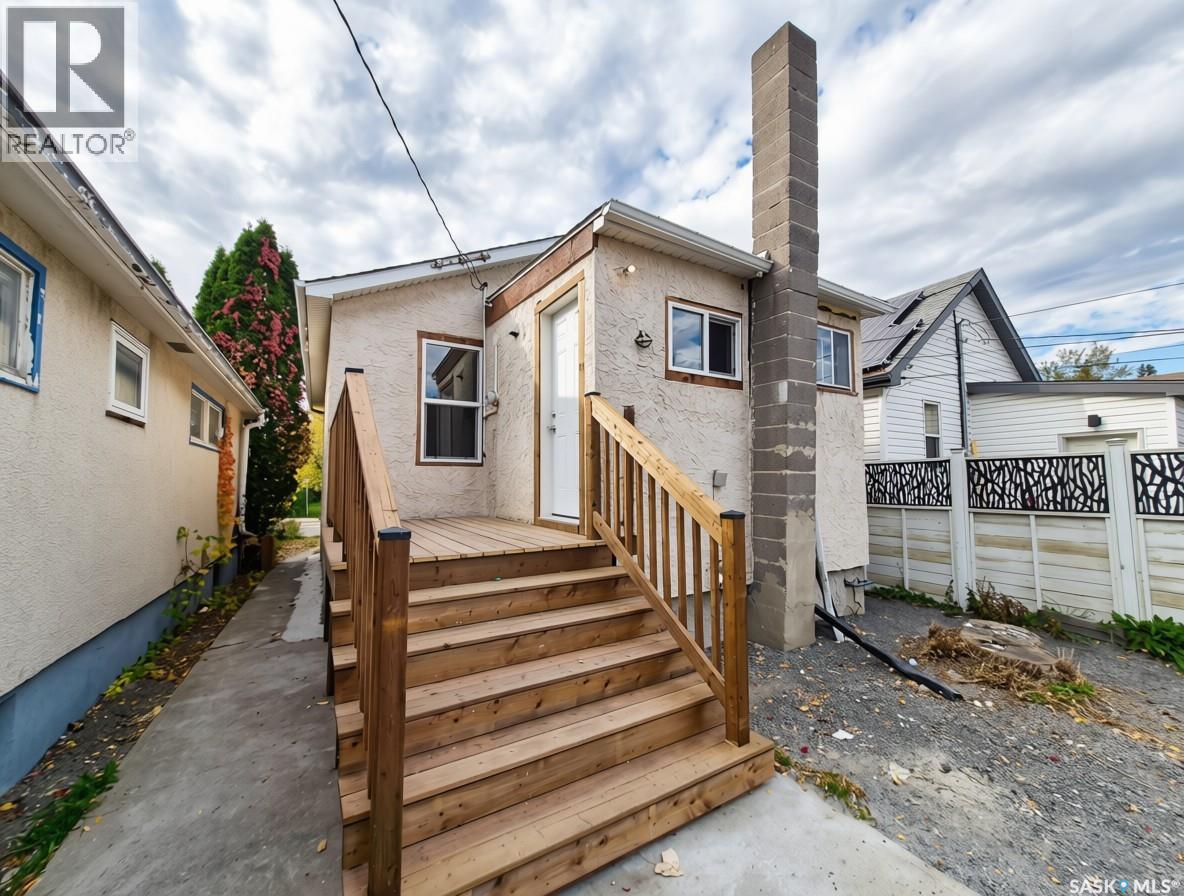 815 Elphinstone Street Property Photo 16