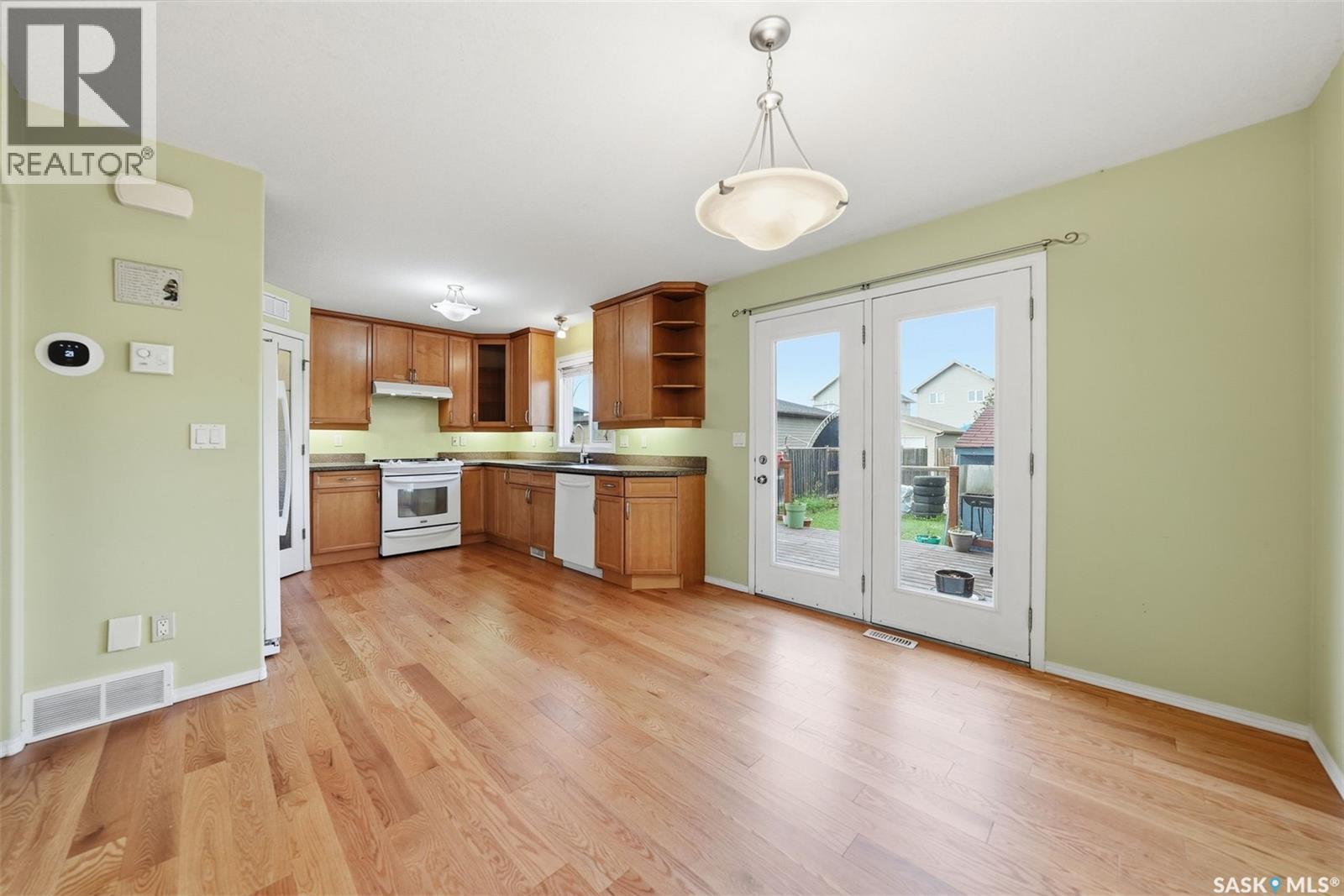 110 East Hampton Boulevard Property Photo 7