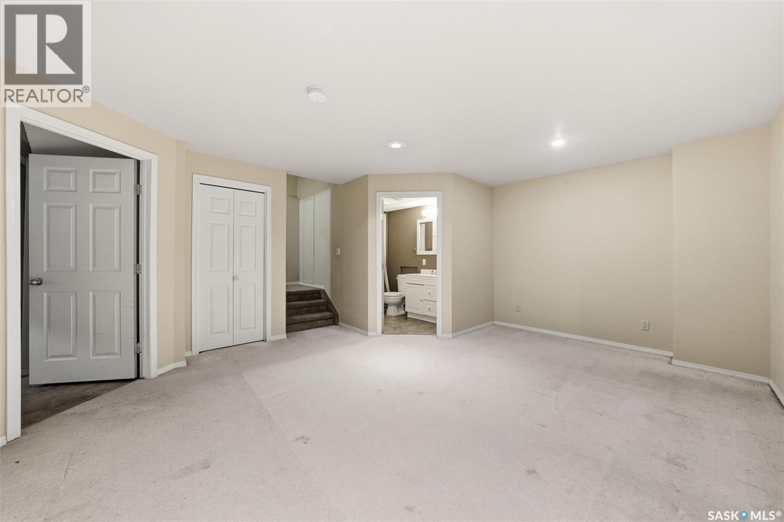 110 East Hampton Boulevard Property Photo 18