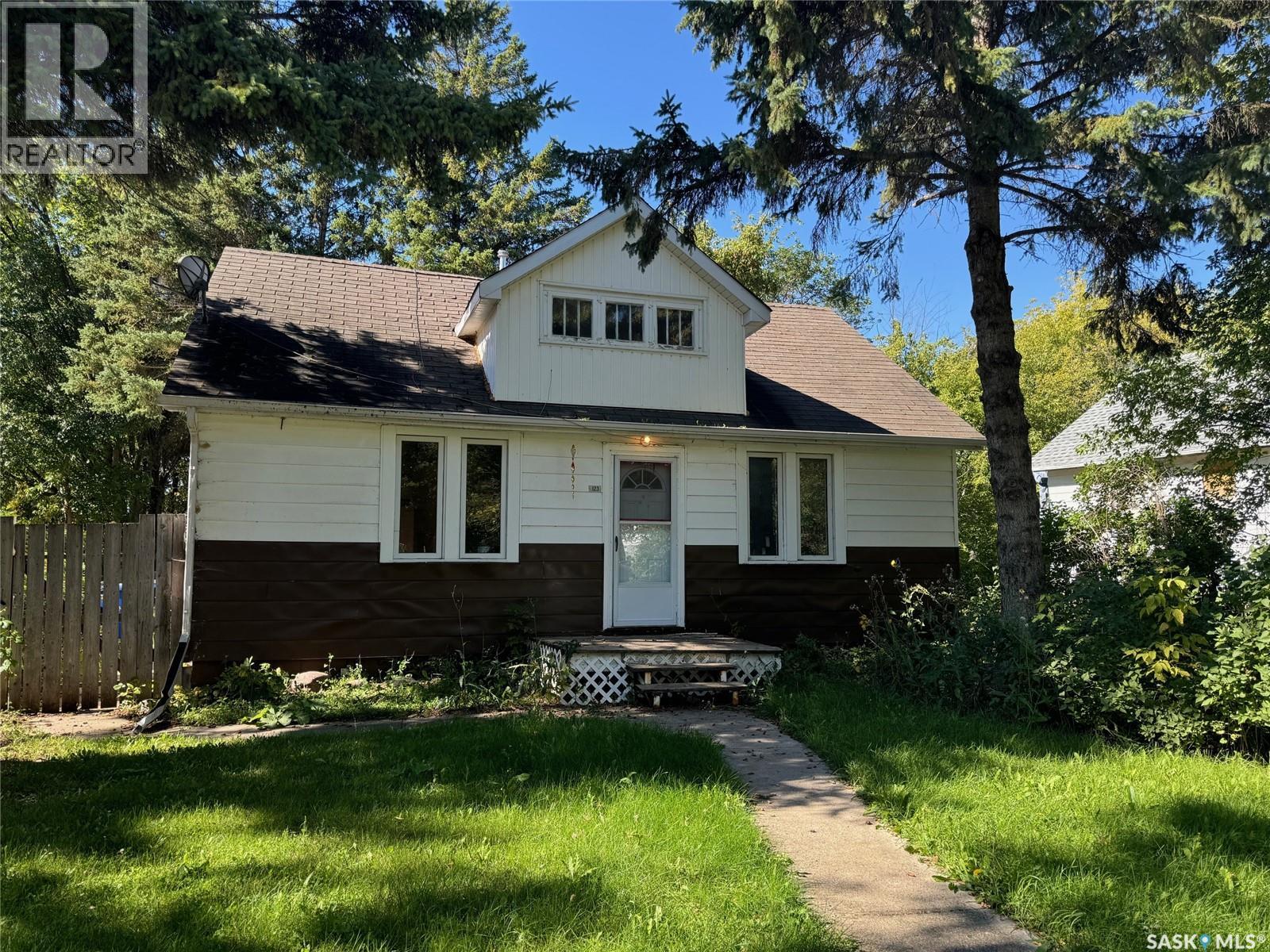 123 Windsor Avenue N Property Photo 1