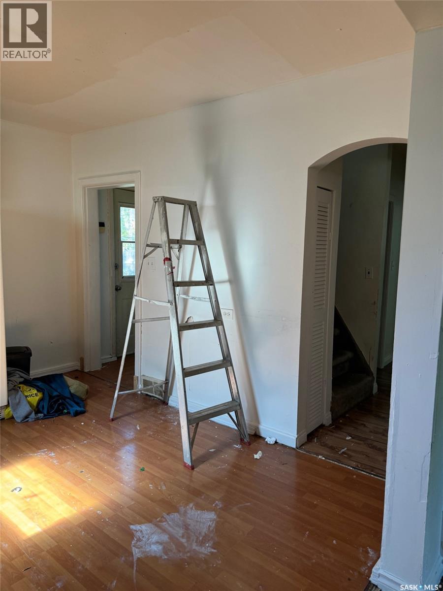 123 Windsor Avenue N Property Photo 6