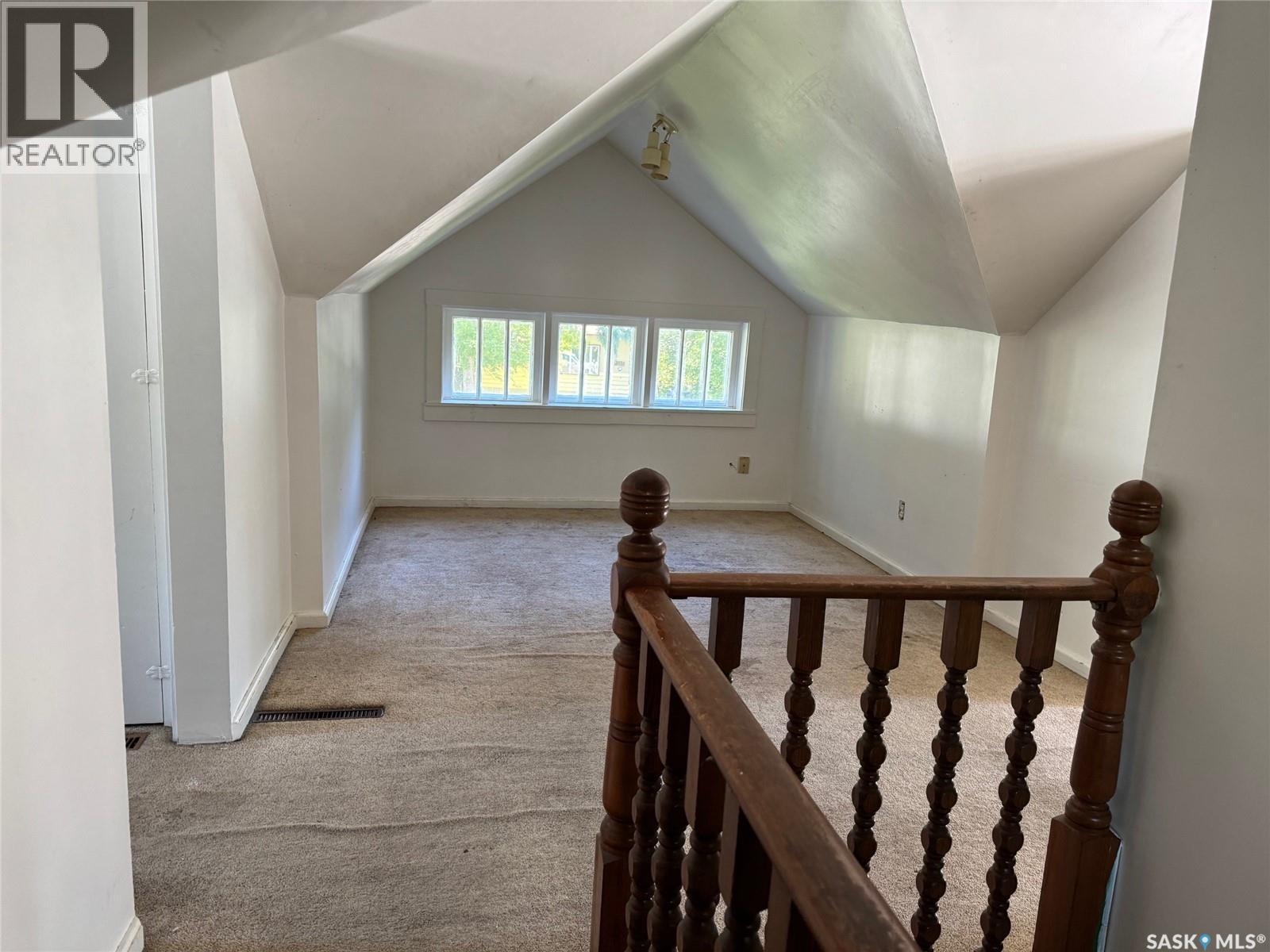 123 Windsor Avenue N Property Photo 15