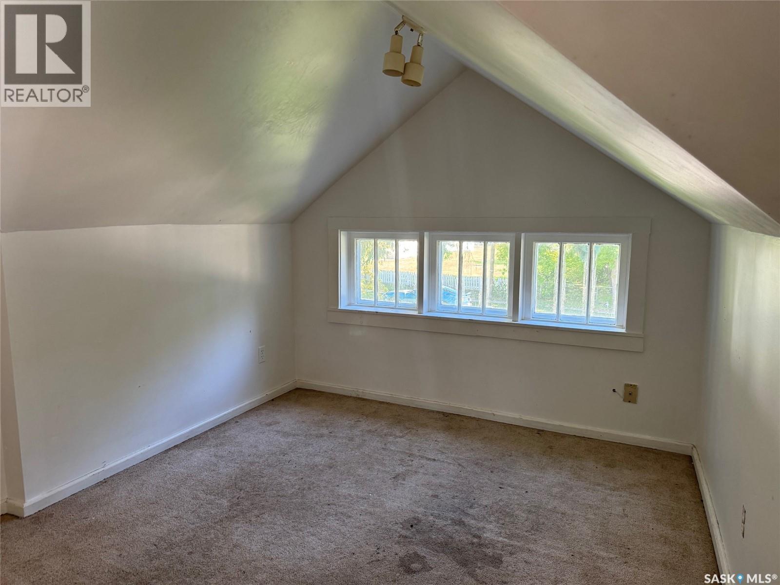 123 Windsor Avenue N Property Photo 16