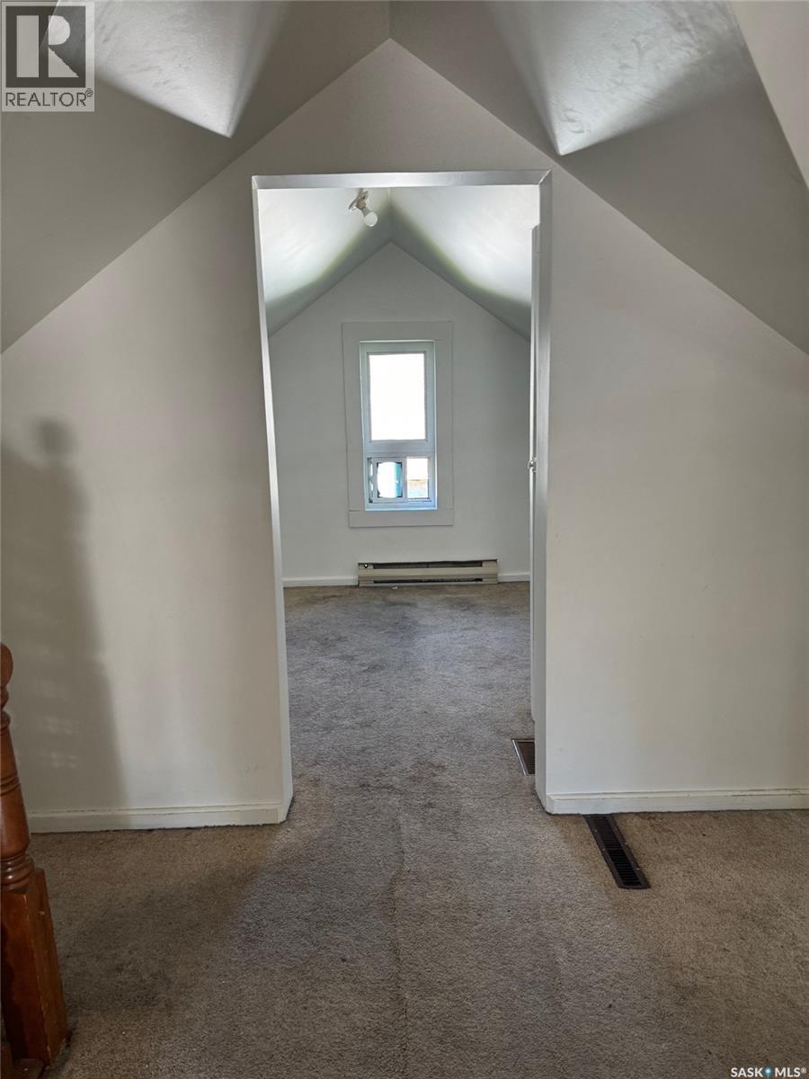 123 Windsor Avenue N Property Photo 18