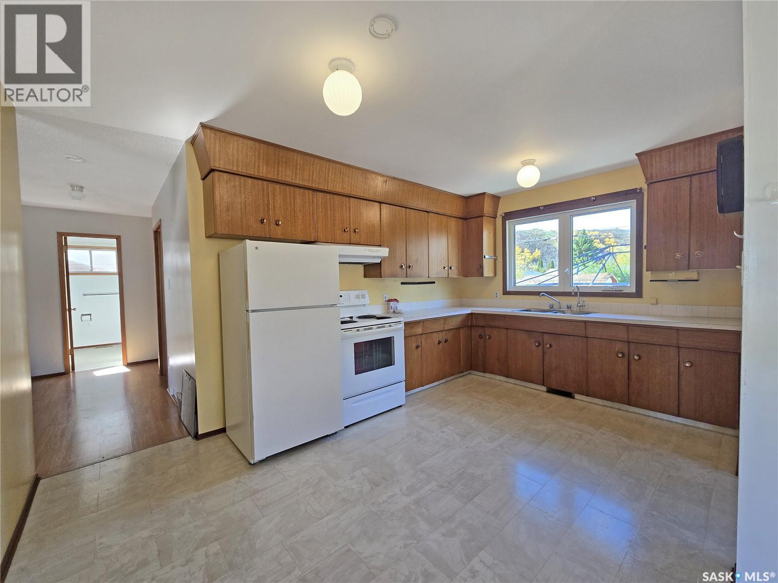 366 Hudson Avenue Property Photo 6
