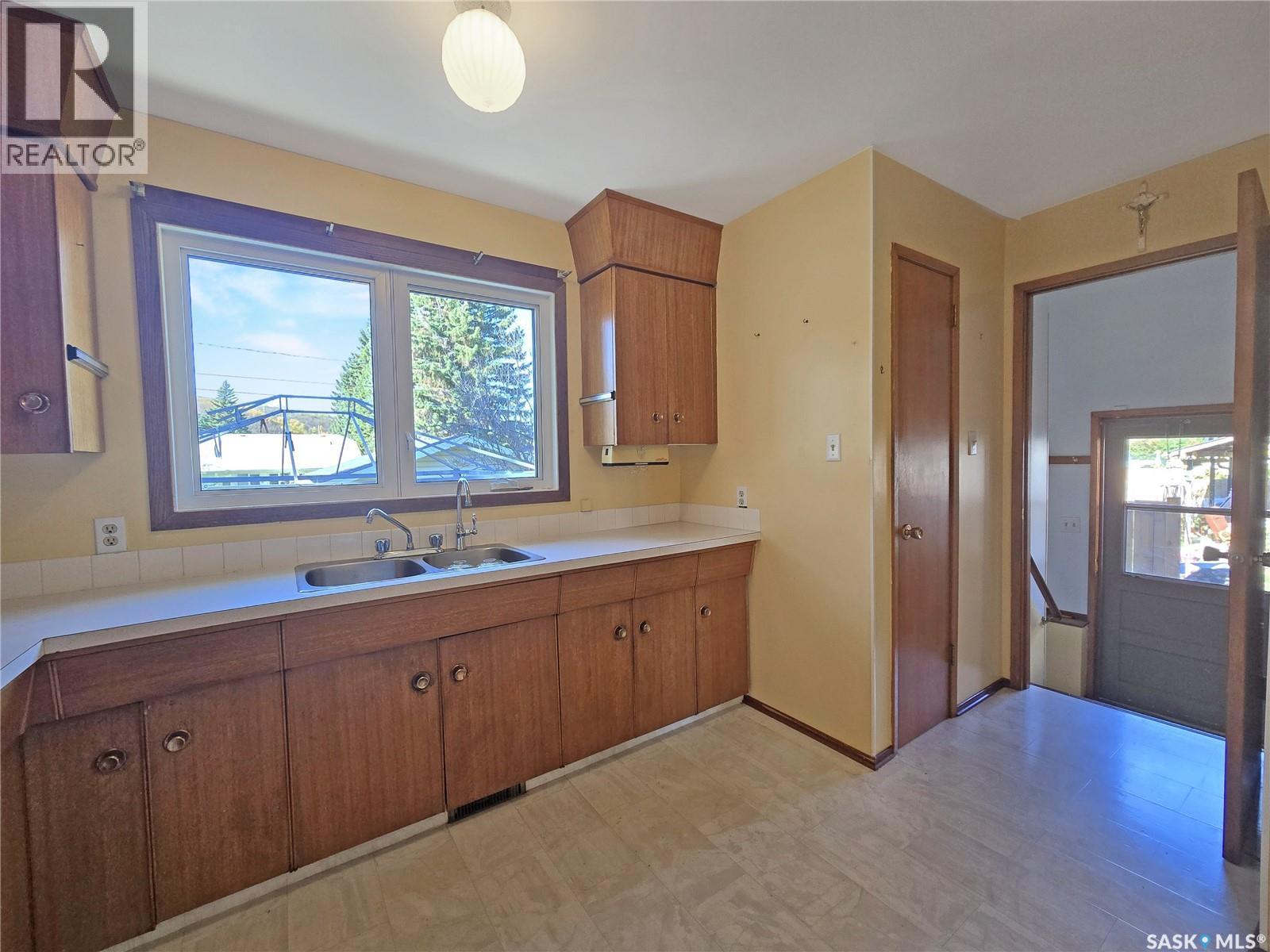 366 Hudson Avenue Property Photo 8