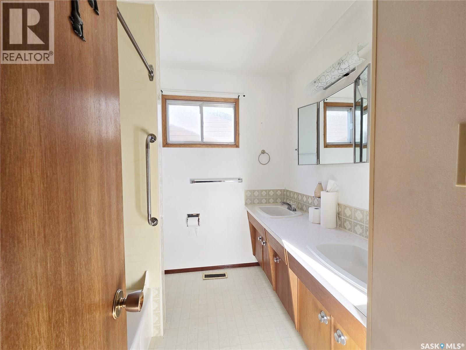 366 Hudson Avenue Property Photo 24