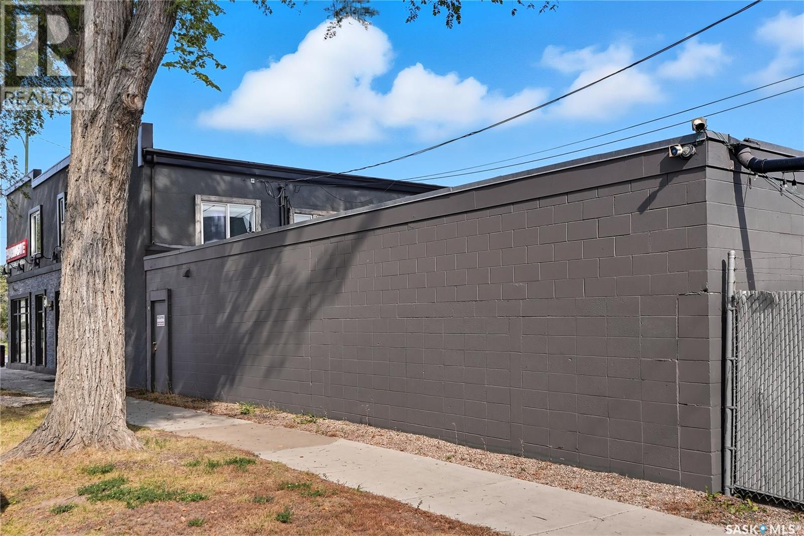 839 20th Street W Property Photo 8