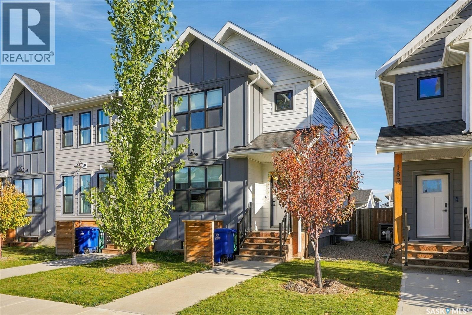 185 Rosewood Boulevard E Property Photo 2