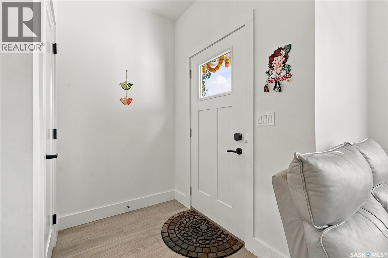 185 Rosewood Boulevard E Property Photo 4