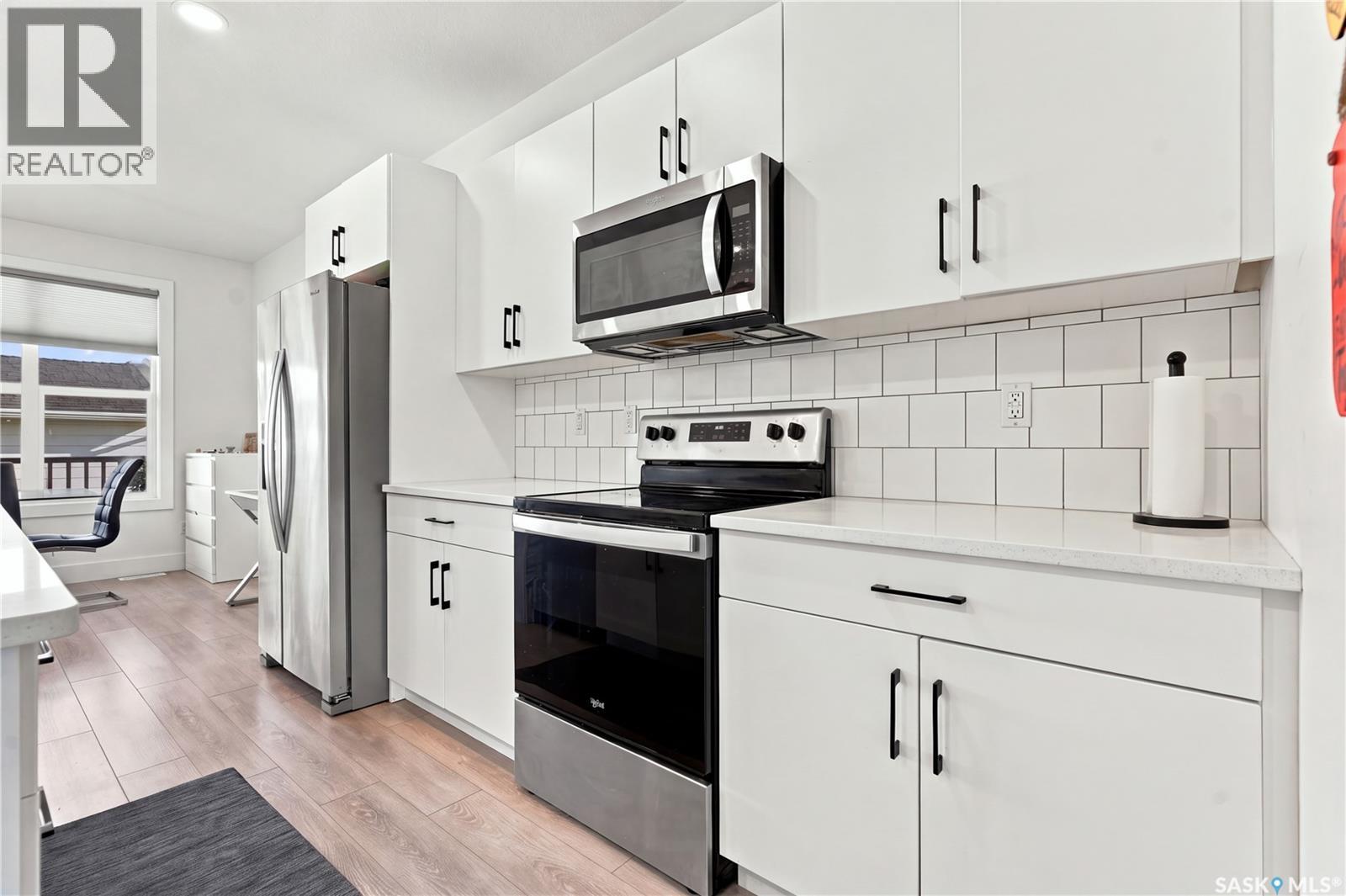 185 Rosewood Boulevard E Property Photo 10