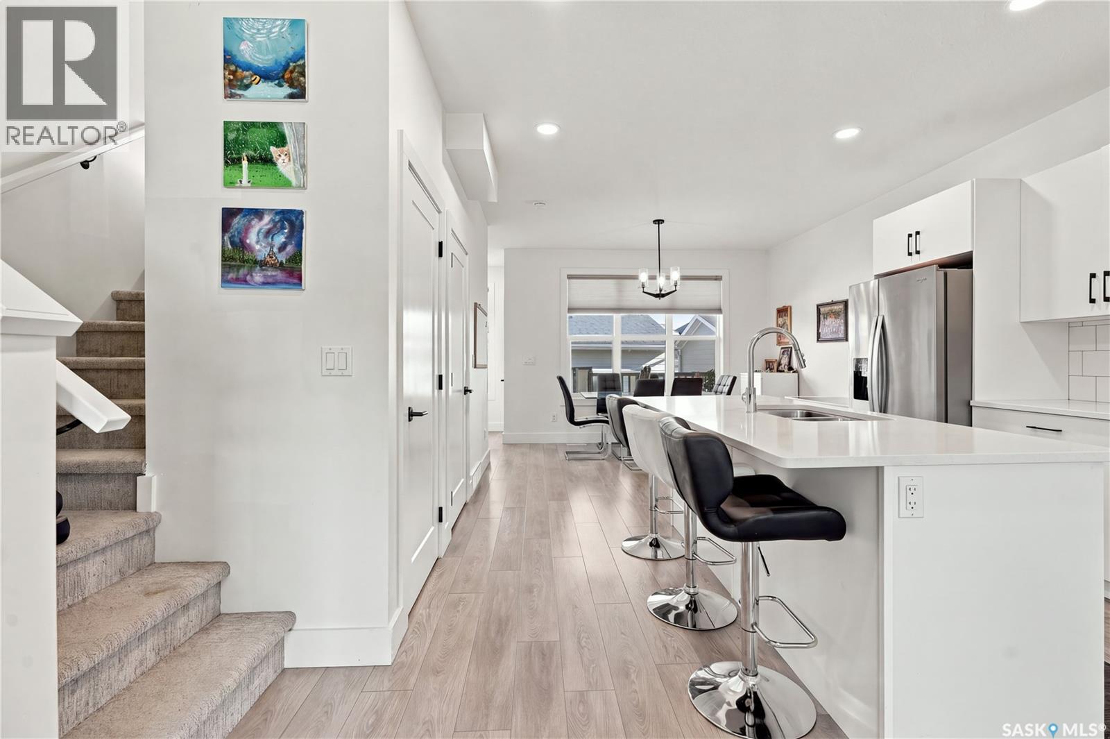 185 Rosewood Boulevard E Property Photo 11