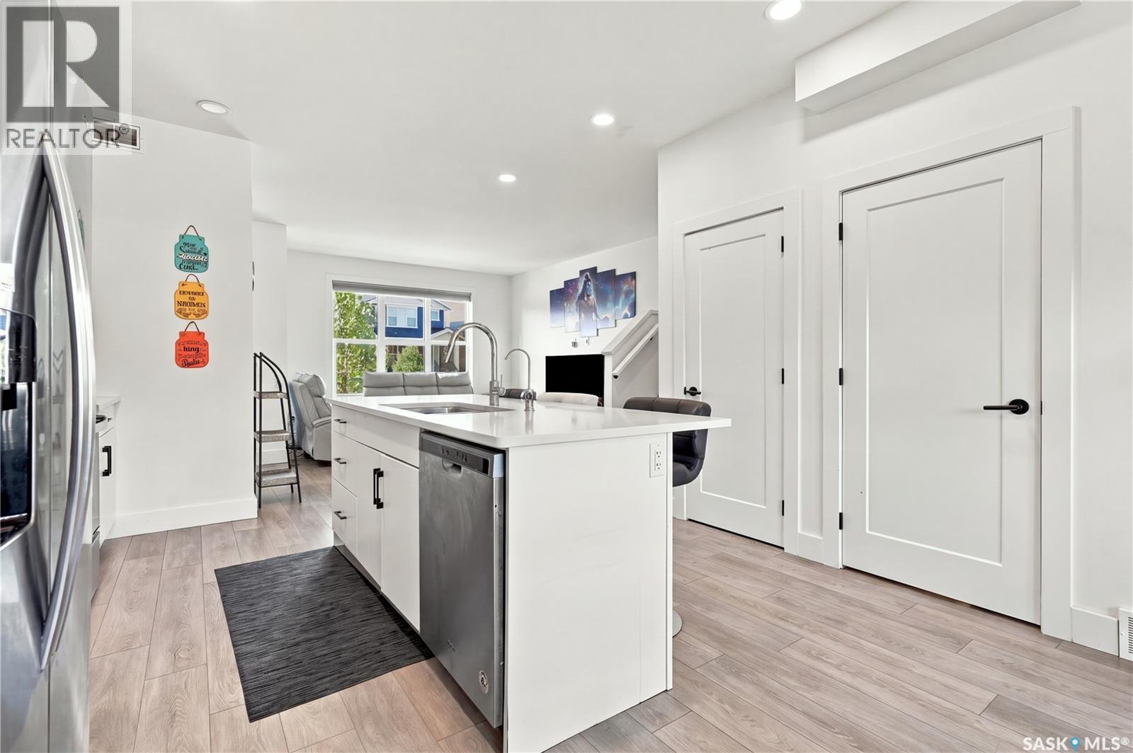 185 Rosewood Boulevard E Property Photo 13