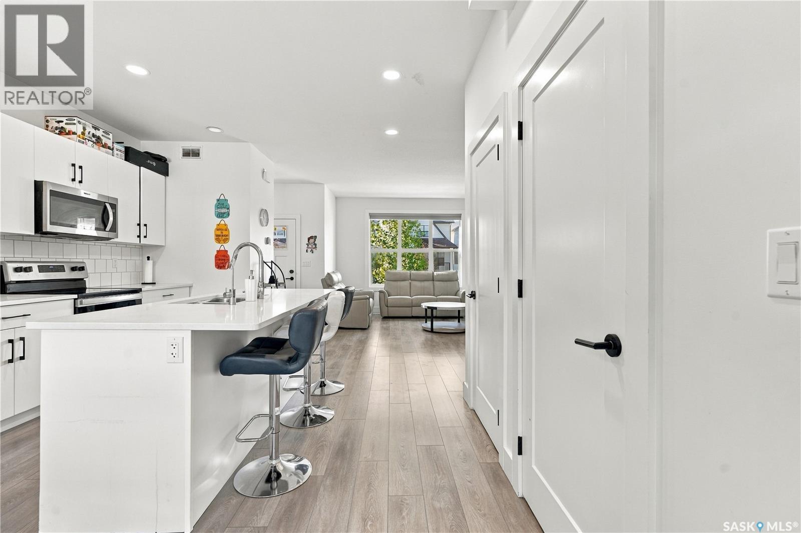 185 Rosewood Boulevard E Property Photo 15