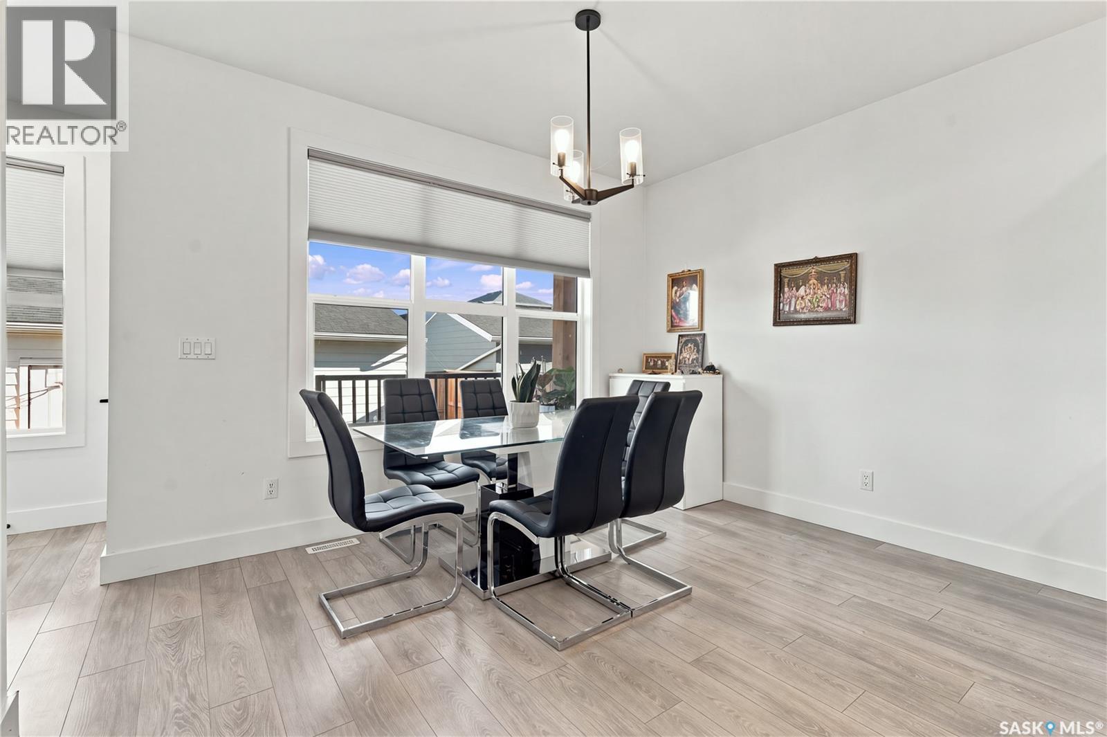 185 Rosewood Boulevard E Property Photo 16