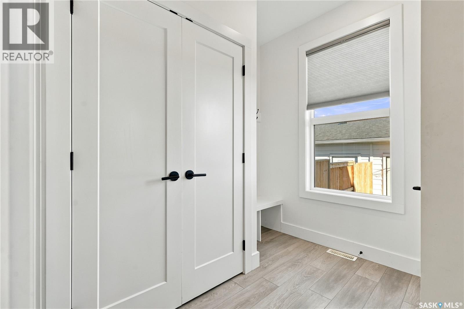 185 Rosewood Boulevard E Property Photo 18