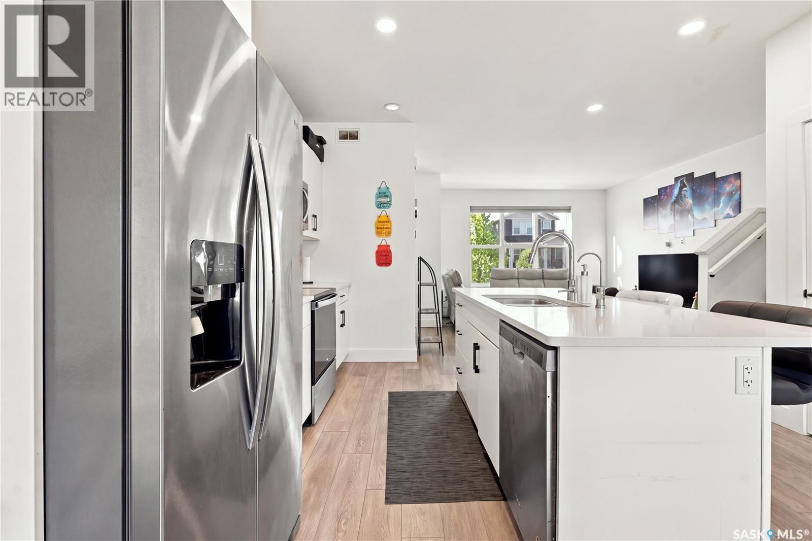 185 Rosewood Boulevard E Property Photo 20