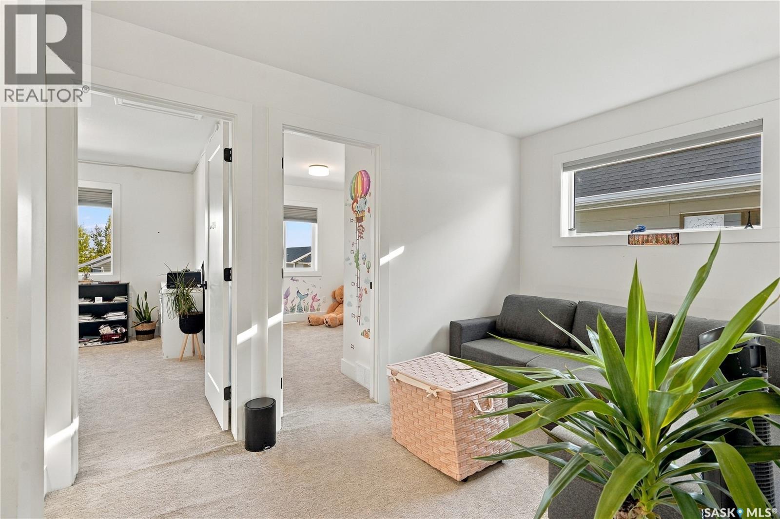 185 Rosewood Boulevard E Property Photo 21