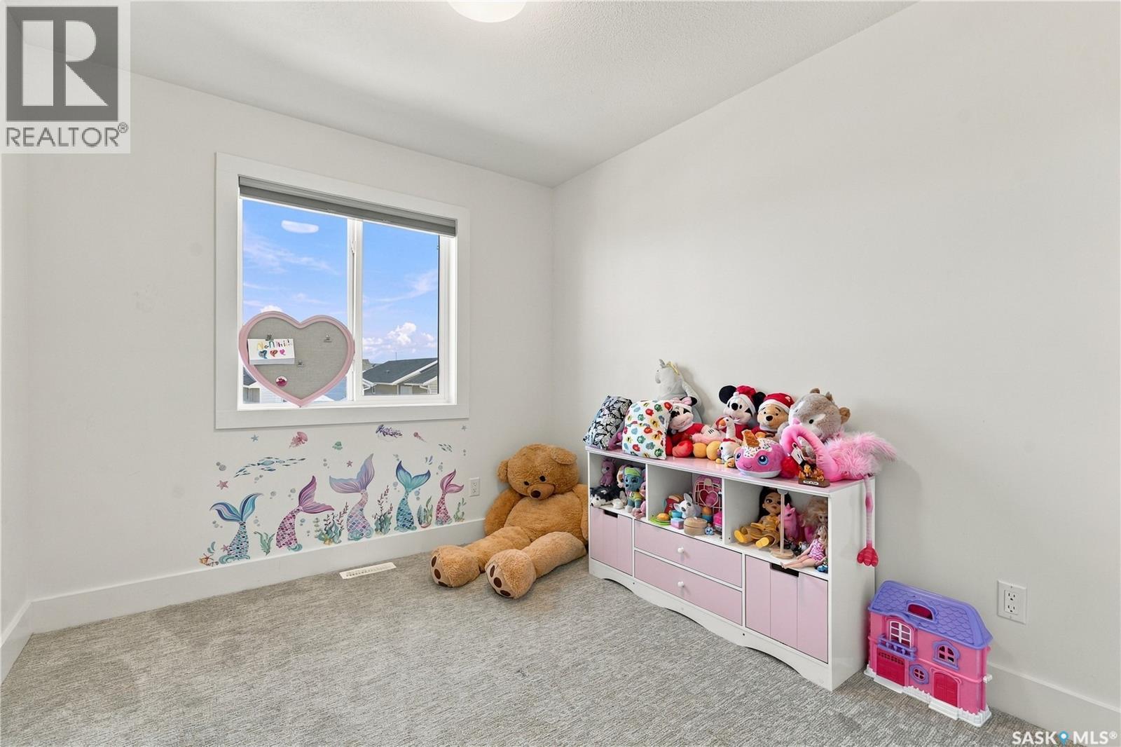 185 Rosewood Boulevard E Property Photo 22
