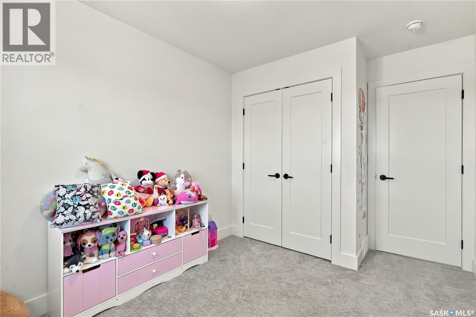 185 Rosewood Boulevard E Property Photo 23