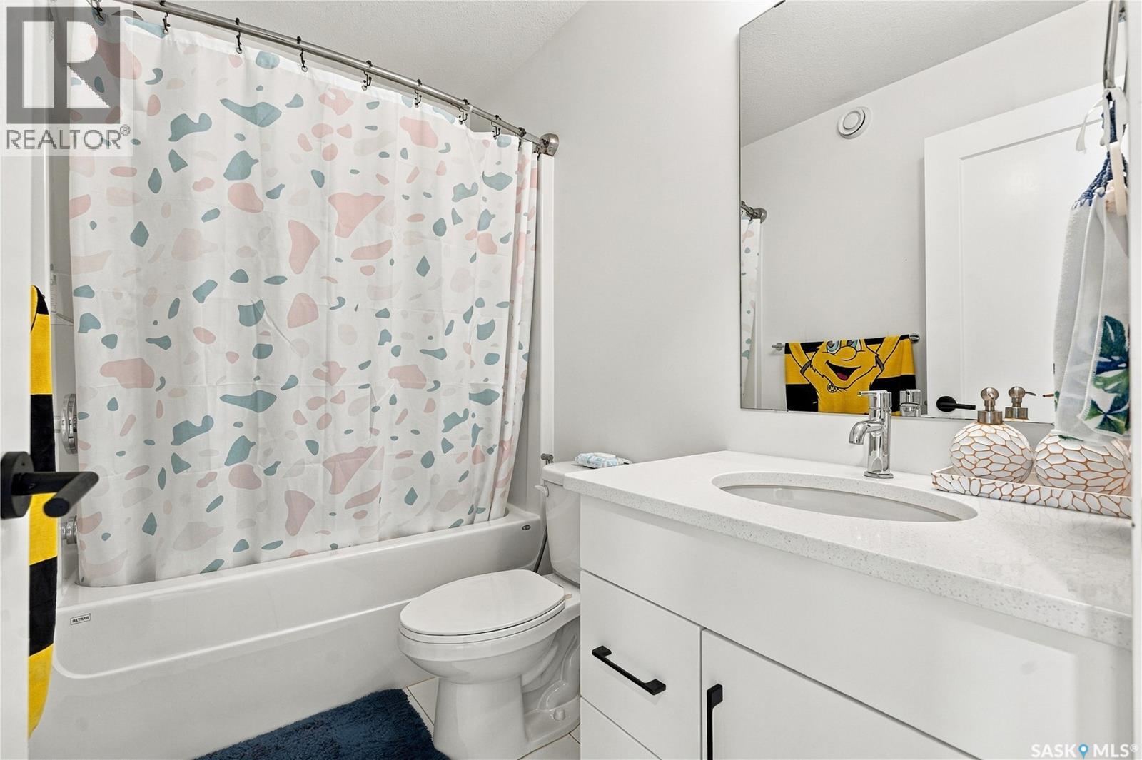 185 Rosewood Boulevard E Property Photo 24