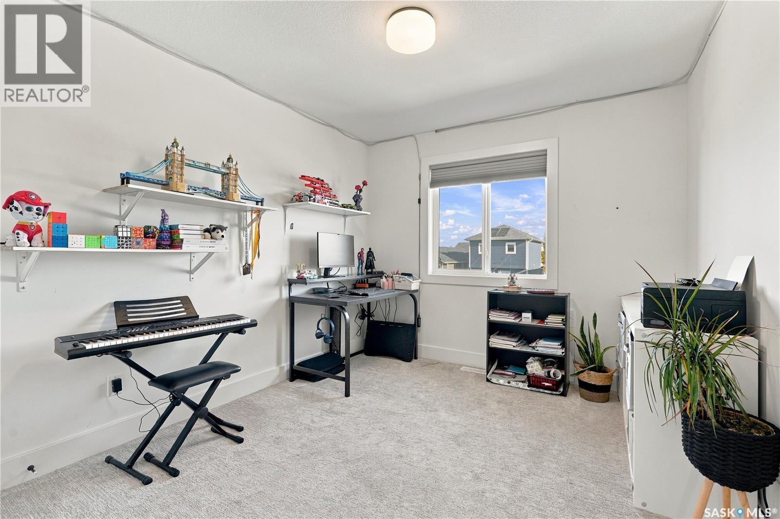185 Rosewood Boulevard E Property Photo 25