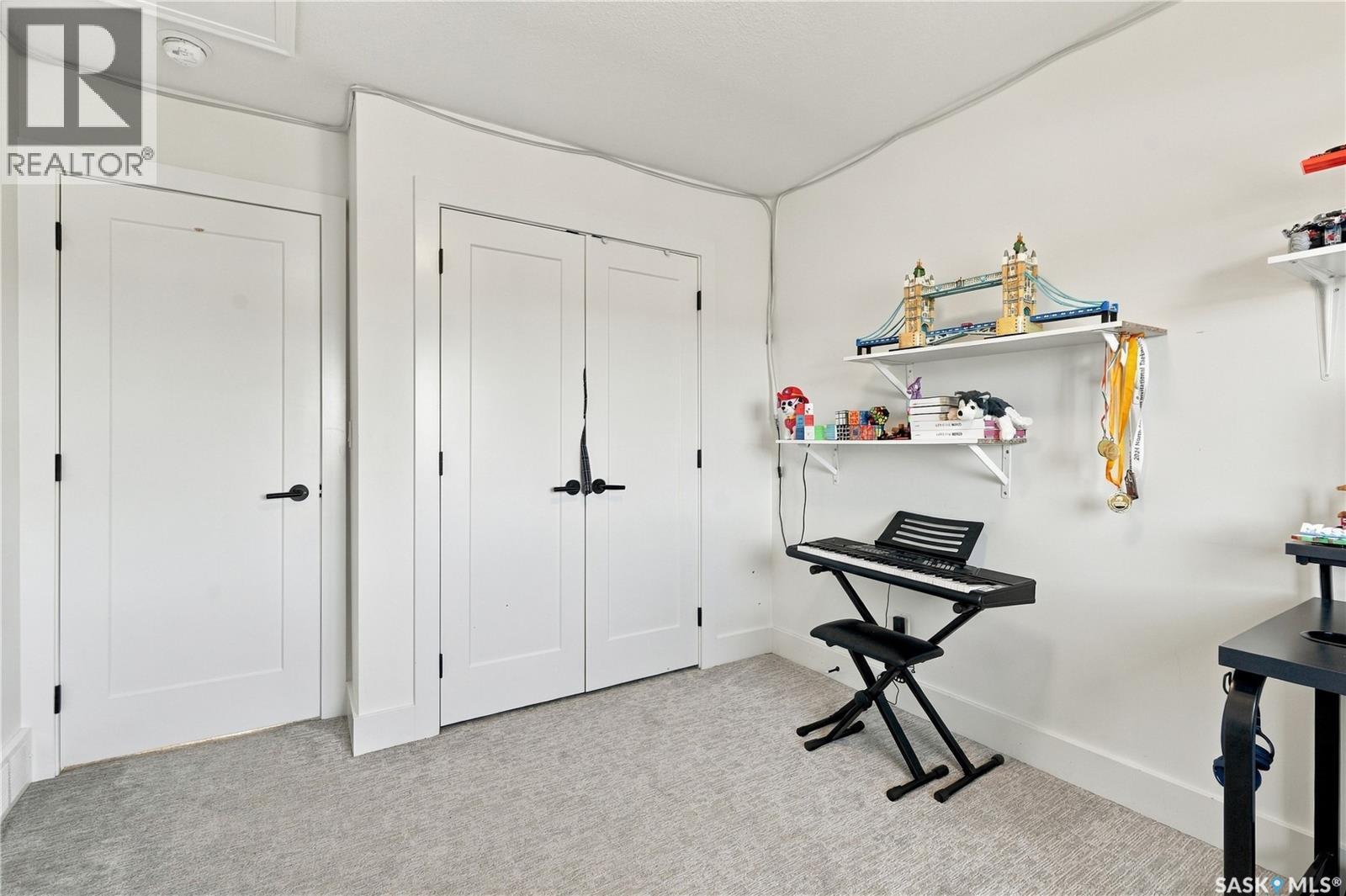 185 Rosewood Boulevard E Property Photo 26