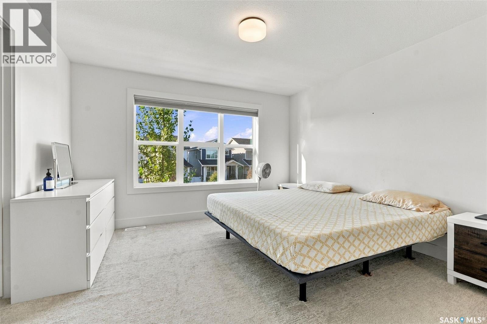 185 Rosewood Boulevard E Property Photo 30