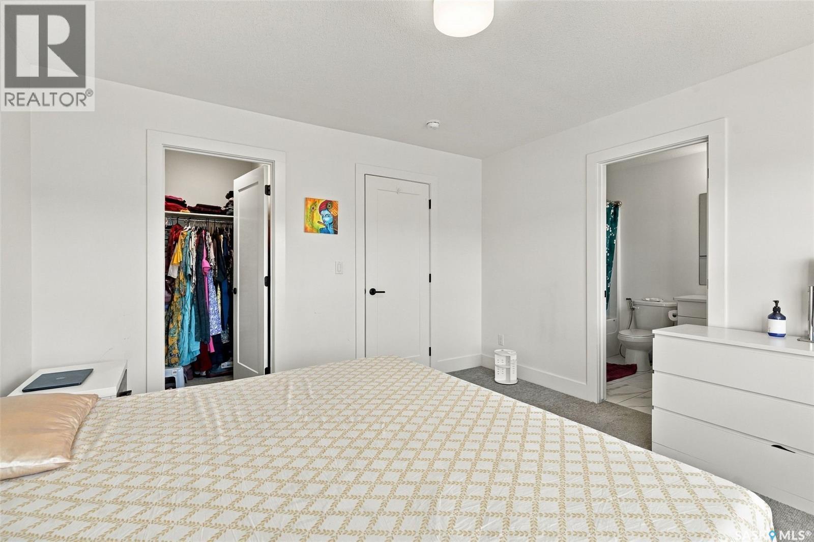 185 Rosewood Boulevard E Property Photo 31