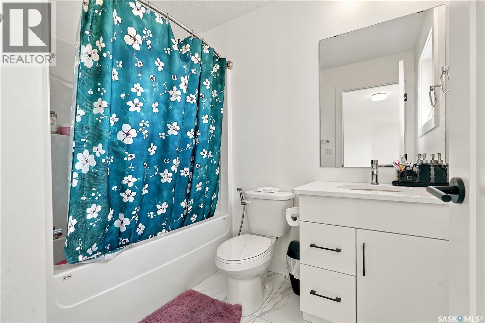 185 Rosewood Boulevard E Property Photo 32