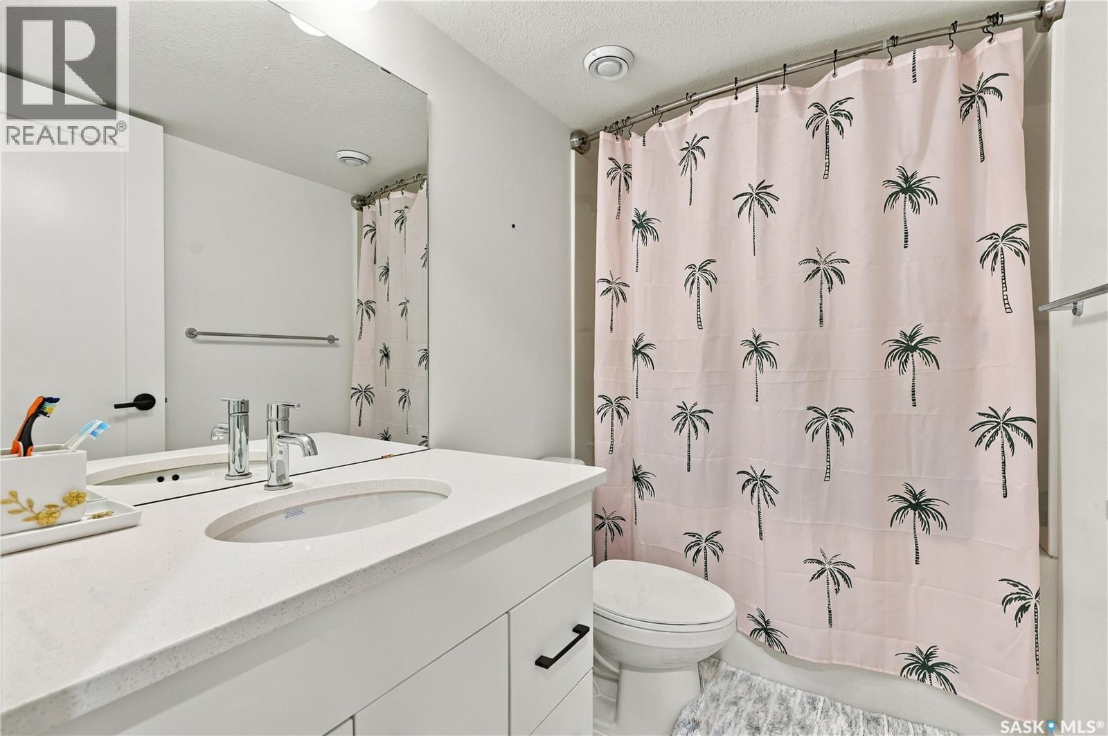 185 Rosewood Boulevard E Property Photo 34