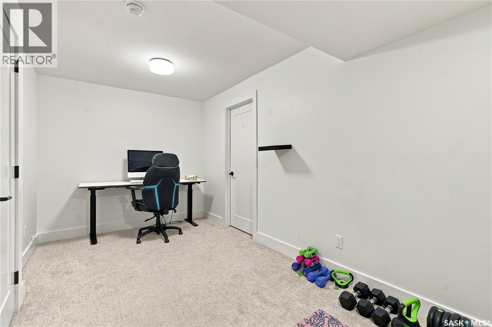 185 Rosewood Boulevard E Property Photo 36