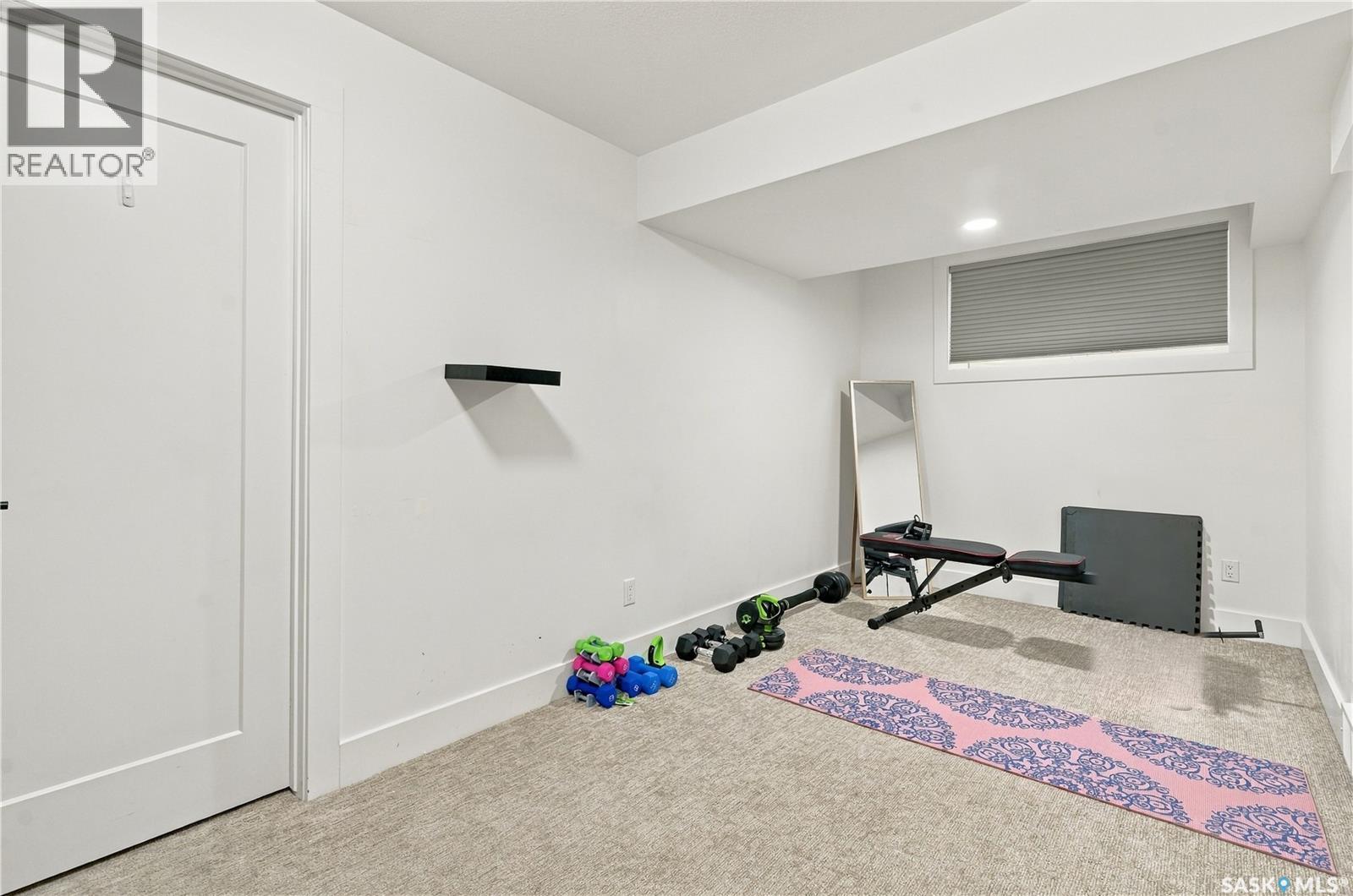 185 Rosewood Boulevard E Property Photo 37