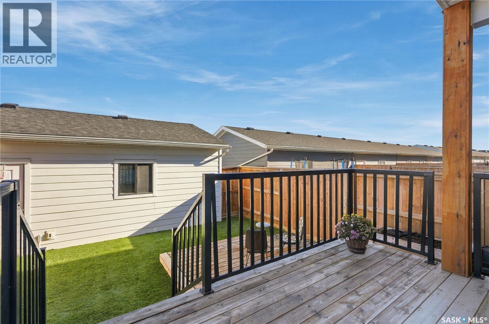 185 Rosewood Boulevard E Property Photo 38