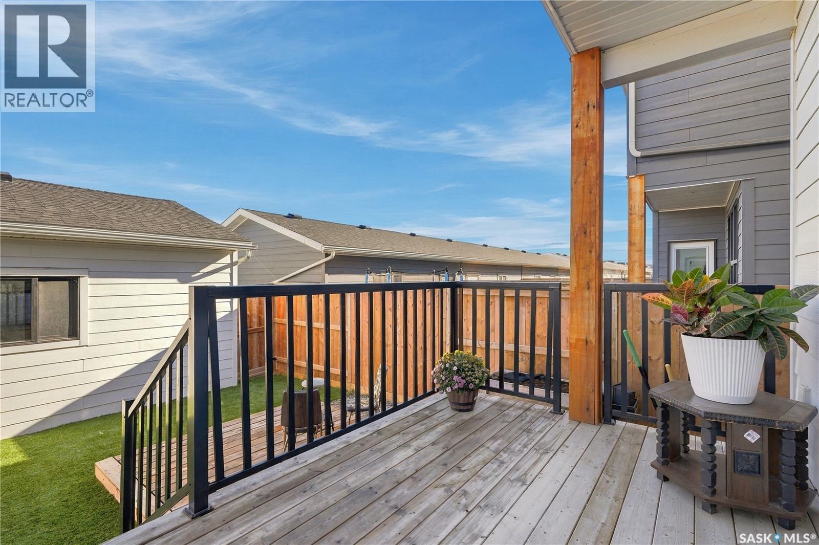 185 Rosewood Boulevard E Property Photo 39