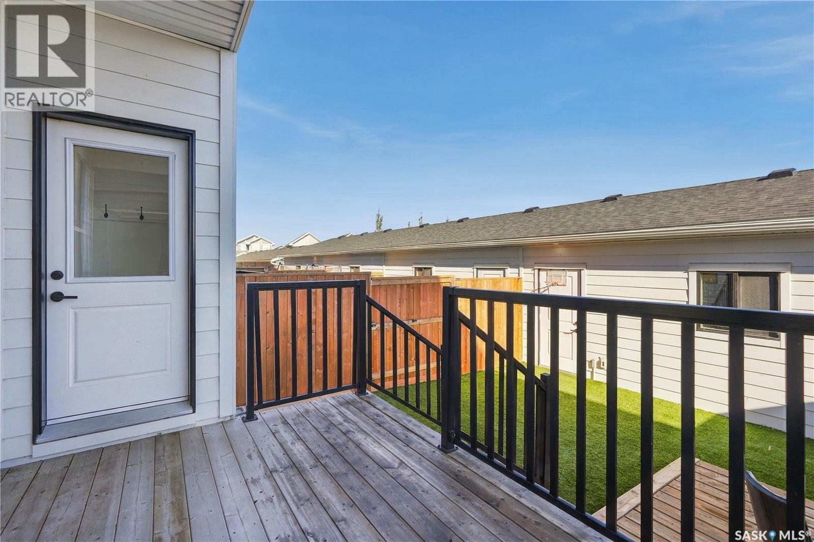 185 Rosewood Boulevard E Property Photo 40
