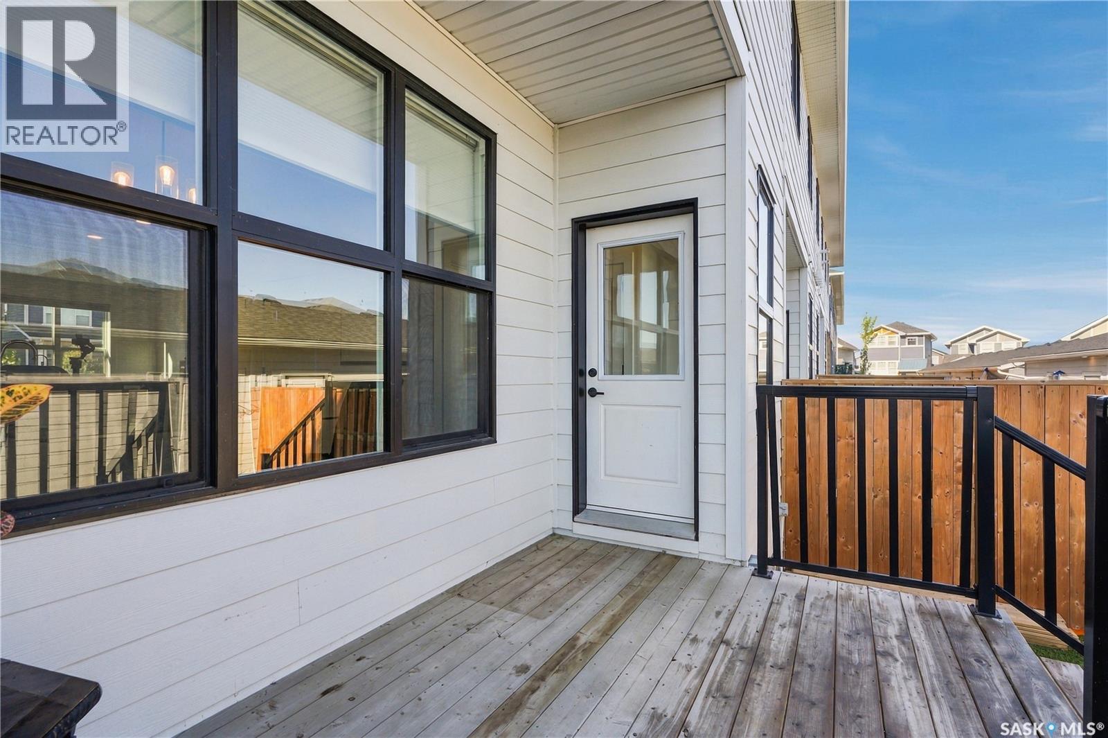 185 Rosewood Boulevard E Property Photo 41