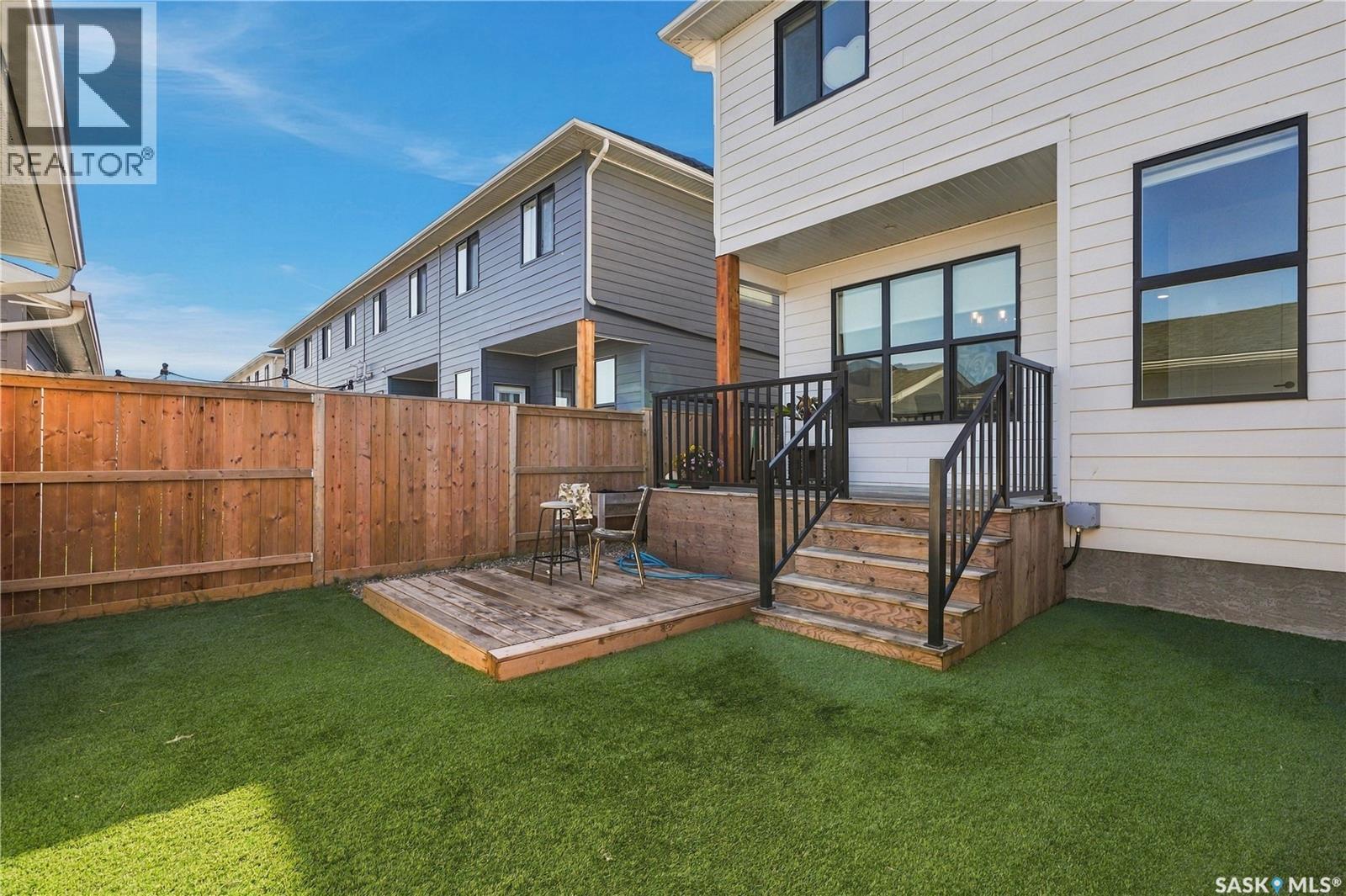 185 Rosewood Boulevard E Property Photo 42