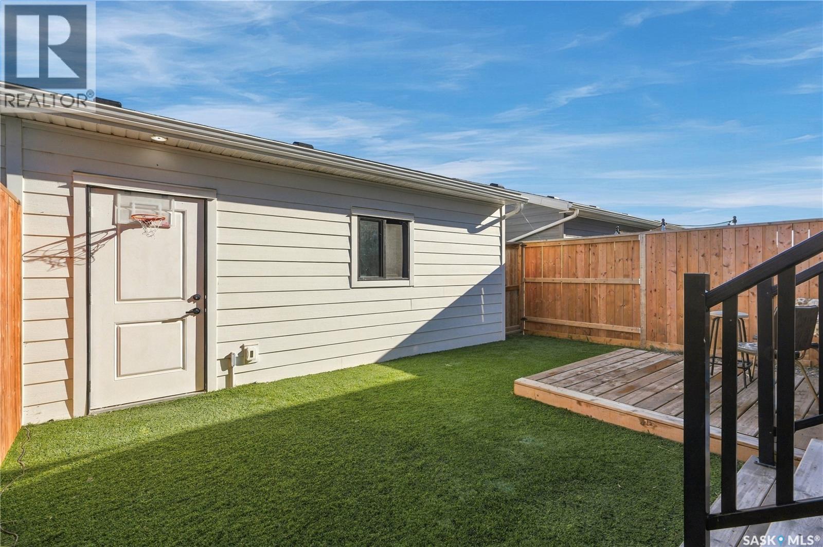 185 Rosewood Boulevard E Property Photo 43