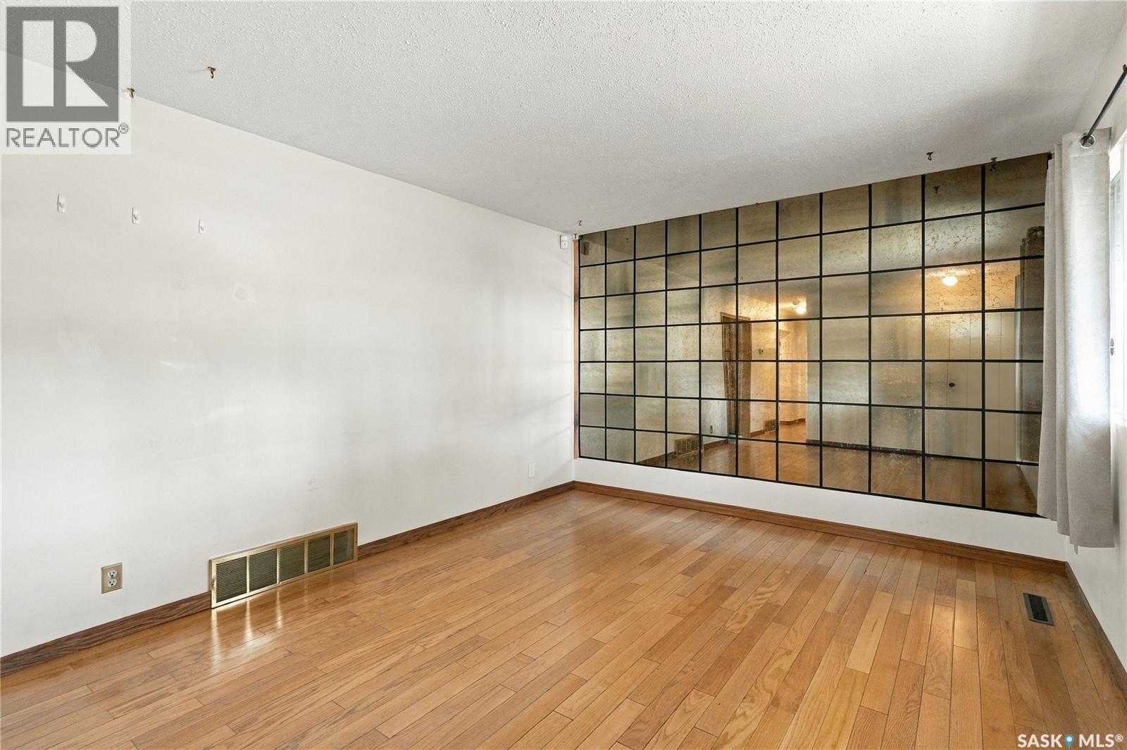 226 U Avenue N Property Photo 4
