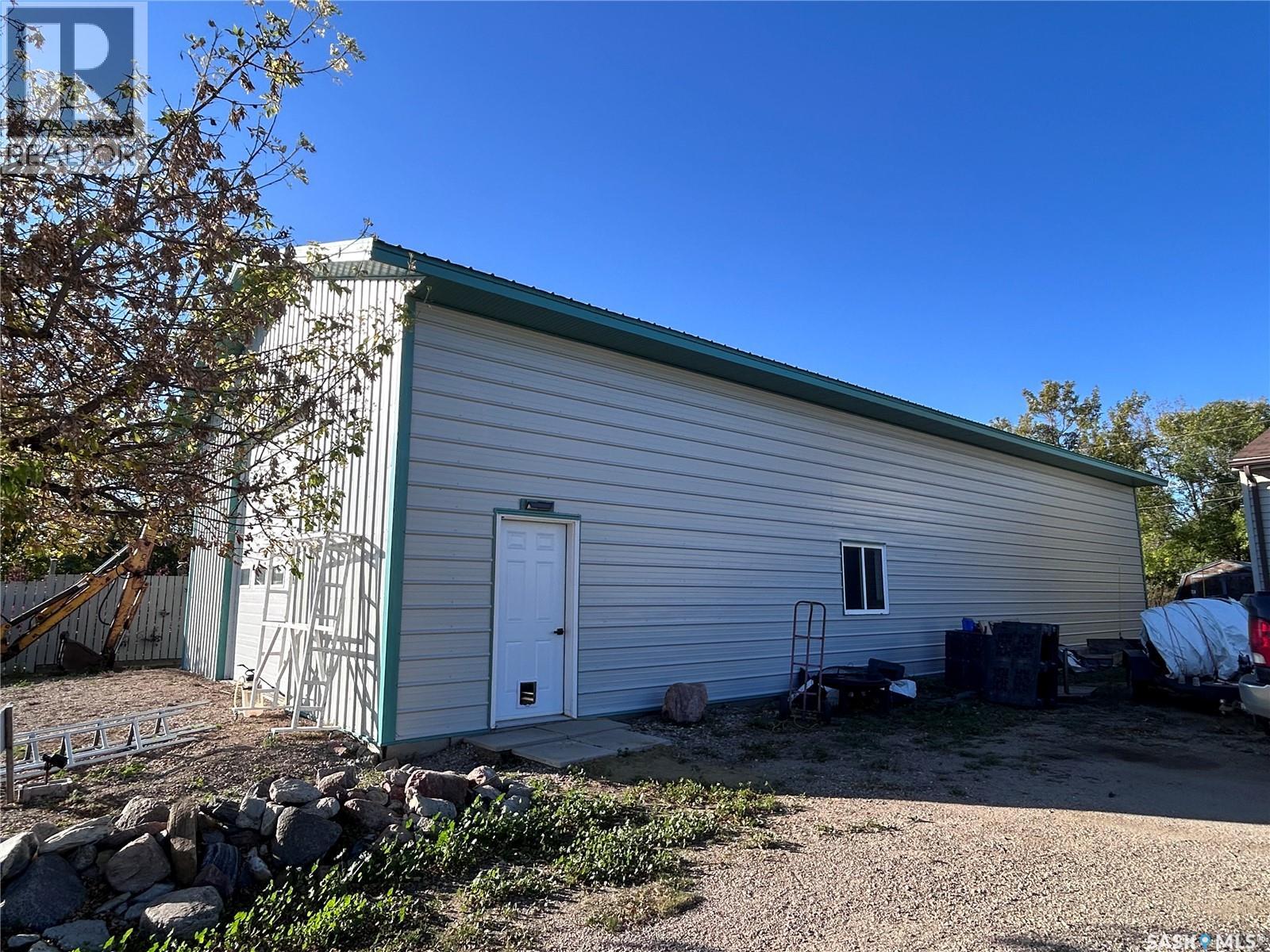 215 1st Street Property Photo 4