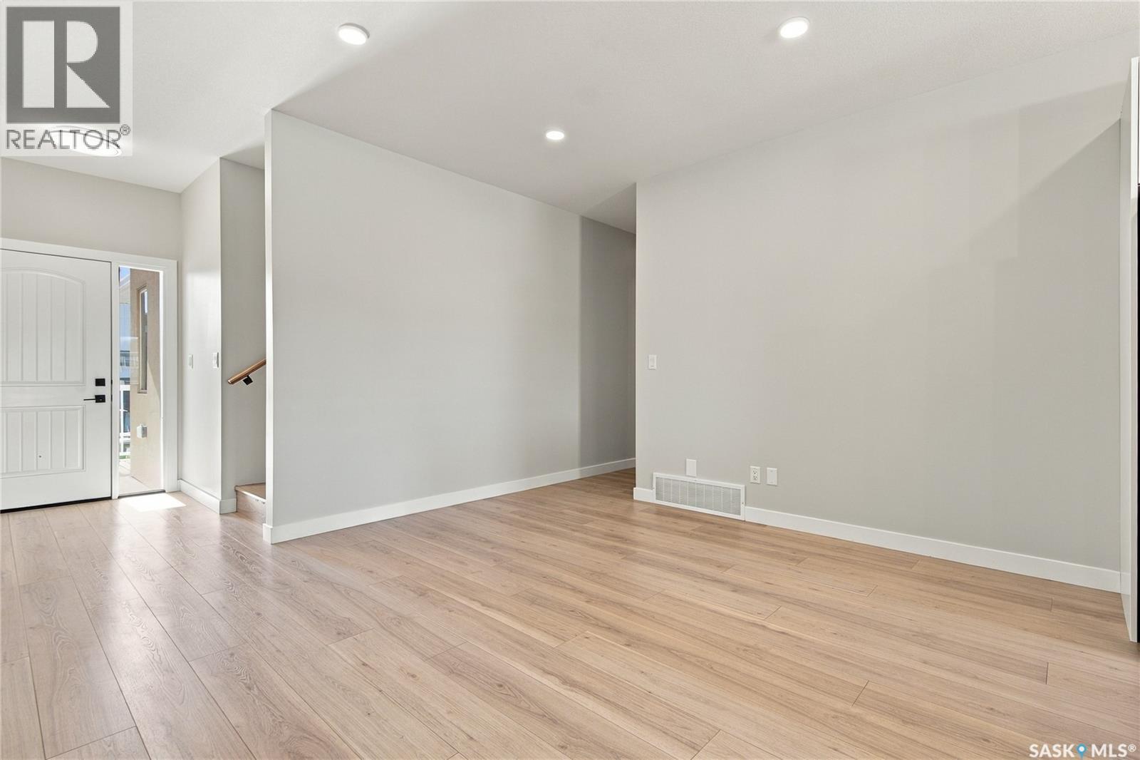 367 Leskiw Bend Property Photo 4