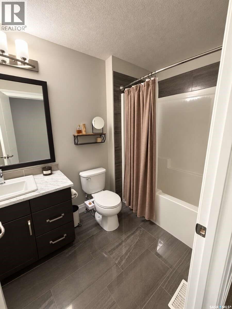 5325 Green Silverberry Drive E Property Photo 2