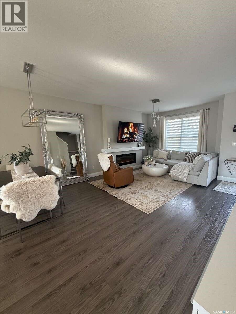 5325 Green Silverberry Drive E Property Photo 9