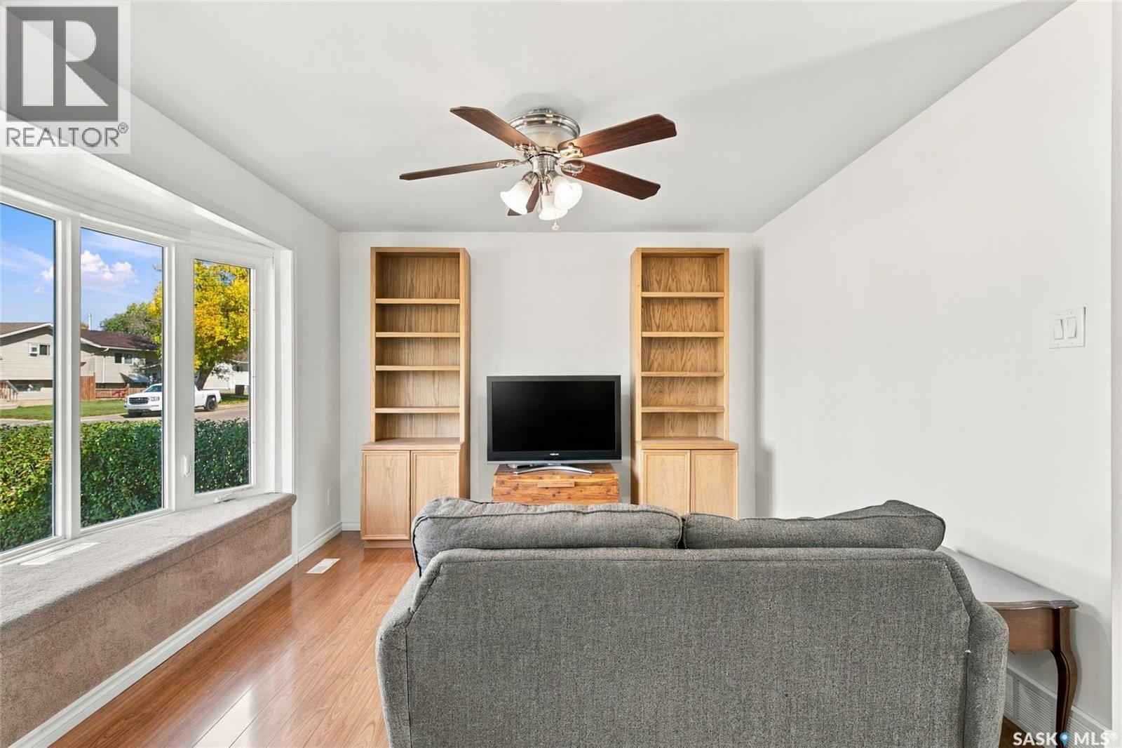 231 Priel Crescent Property Photo 6