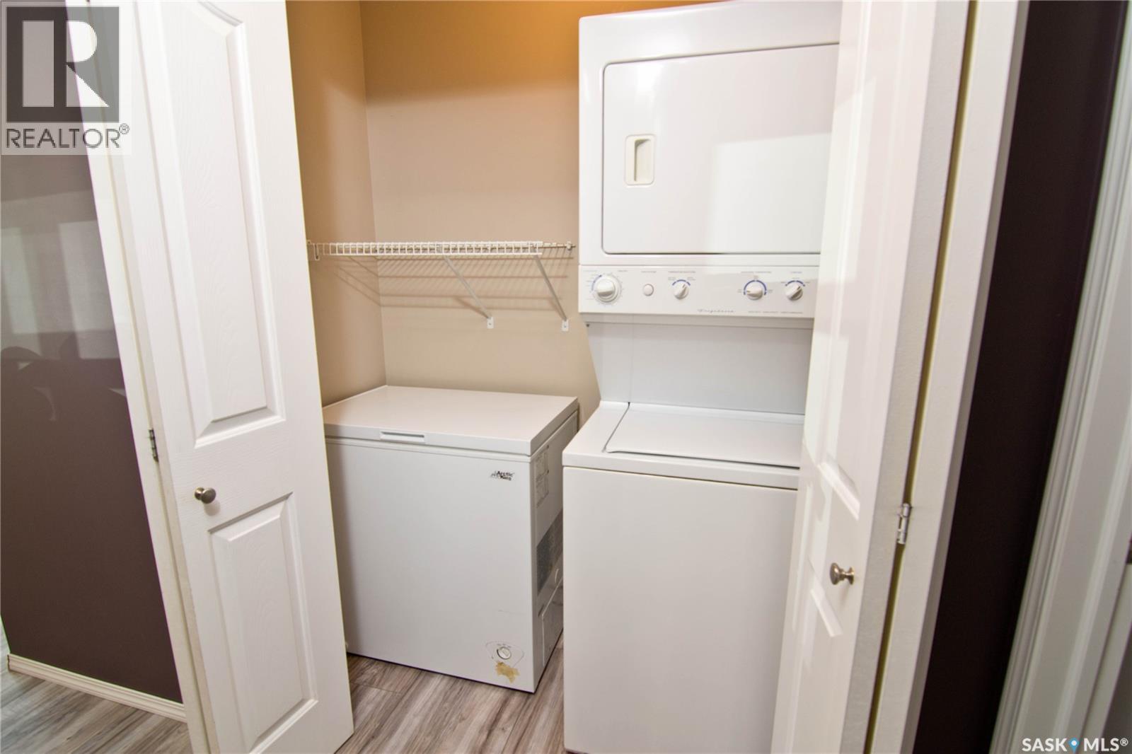 1049 Birchwood Place Property Photo 2