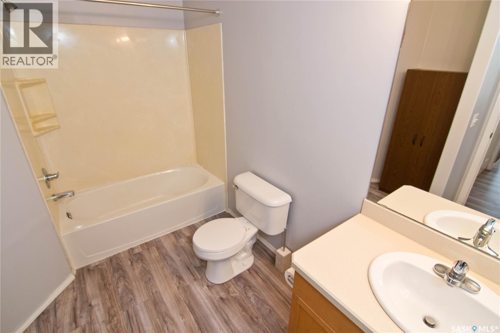 1049 Birchwood Place Property Photo 3