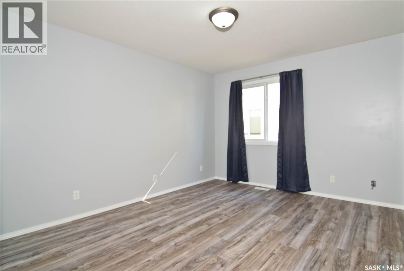 1049 Birchwood Place Property Photo 4
